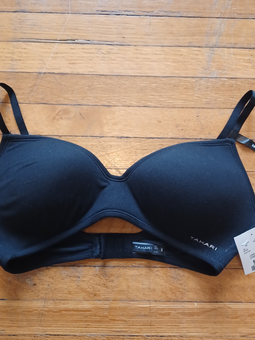 Tahari Black Molded T-Shirt Bra with Smooth Cups -36C